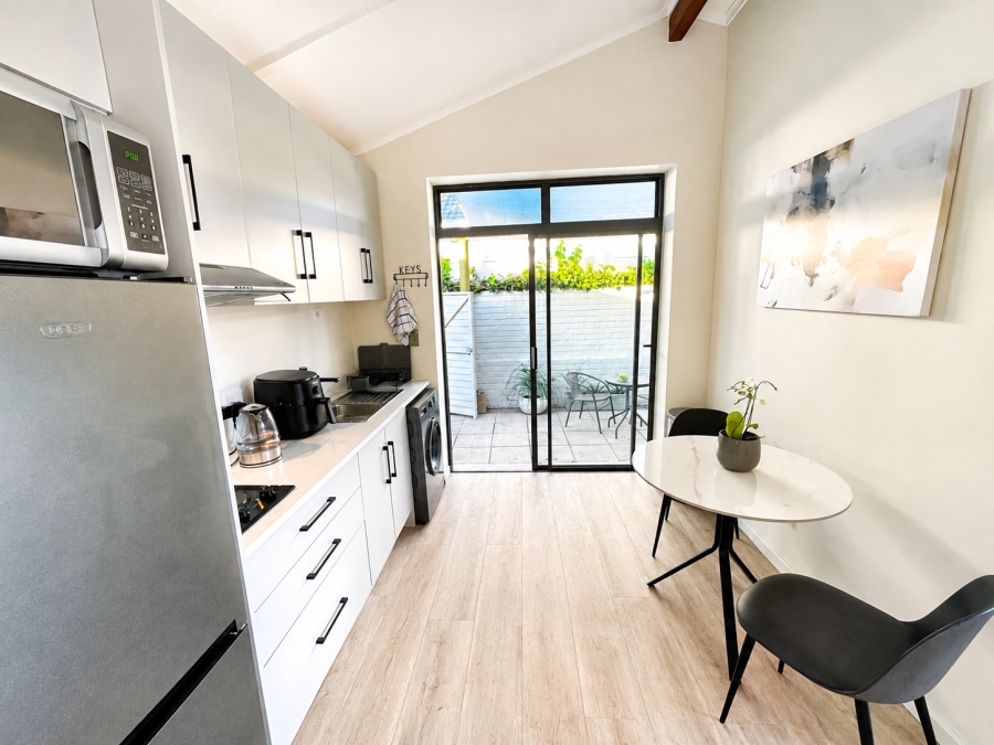 To Let 1 Bedroom Property for Rent in Loevenstein Western Cape